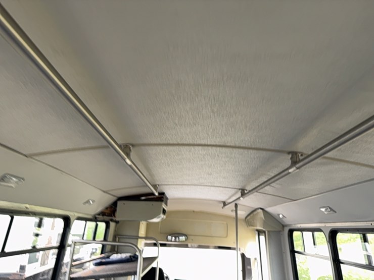 2012-freightliner-bus-image-50