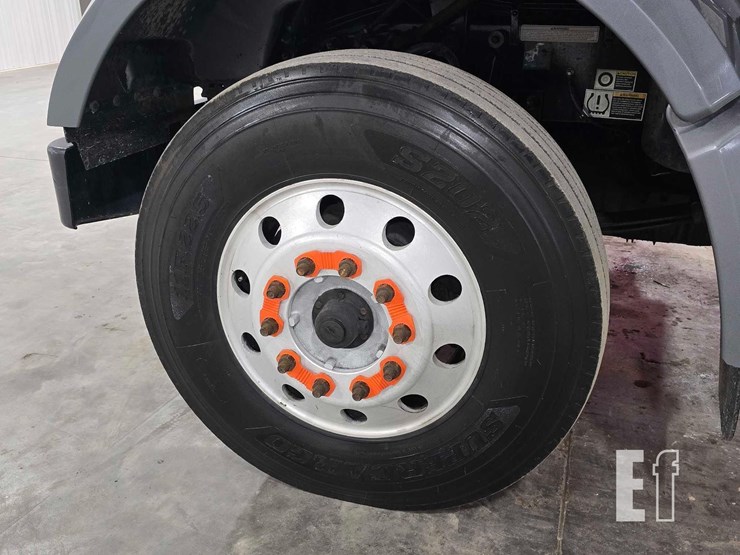 2019-peterbilt-567-image-23