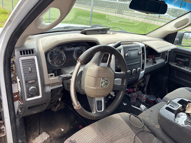 2015-dodge-ram-1500-image-8