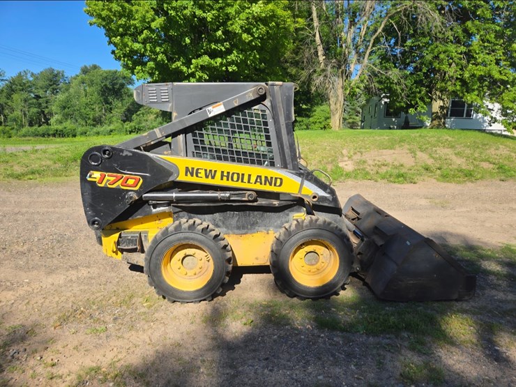 new-holland-l170-image-1