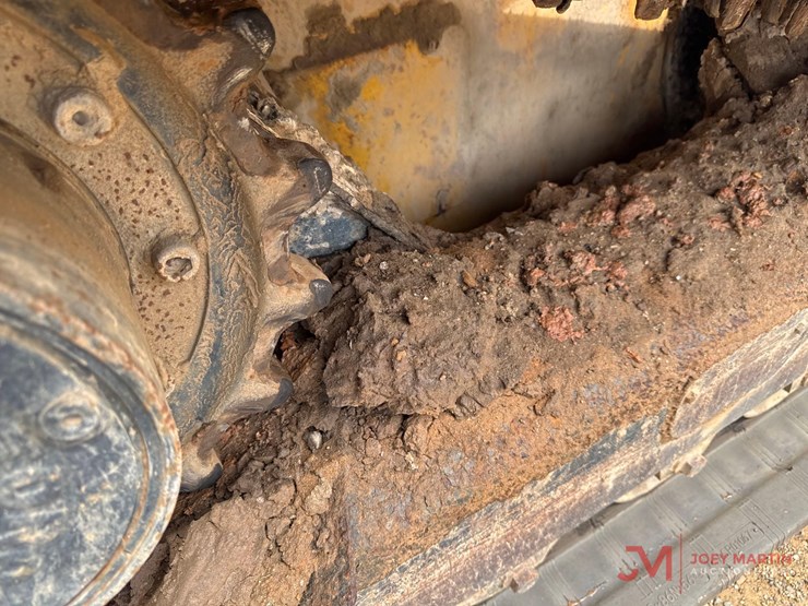 2011-deere-333d-image-12