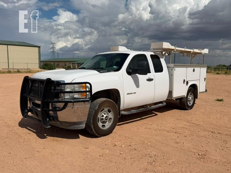 2013-chevrolet-silverado-2500hd-image-1