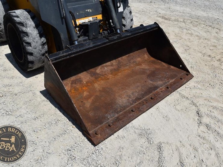 2021-deere-318g-image-19