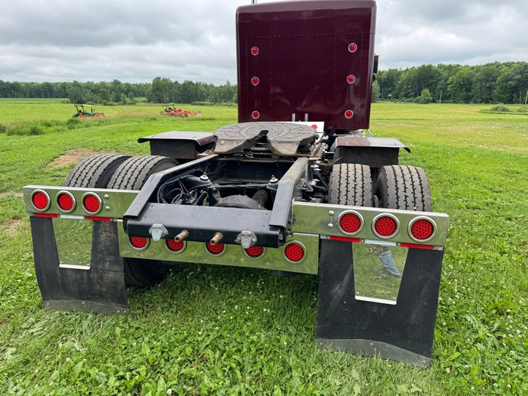 2021-kenworth-w900l-image-10