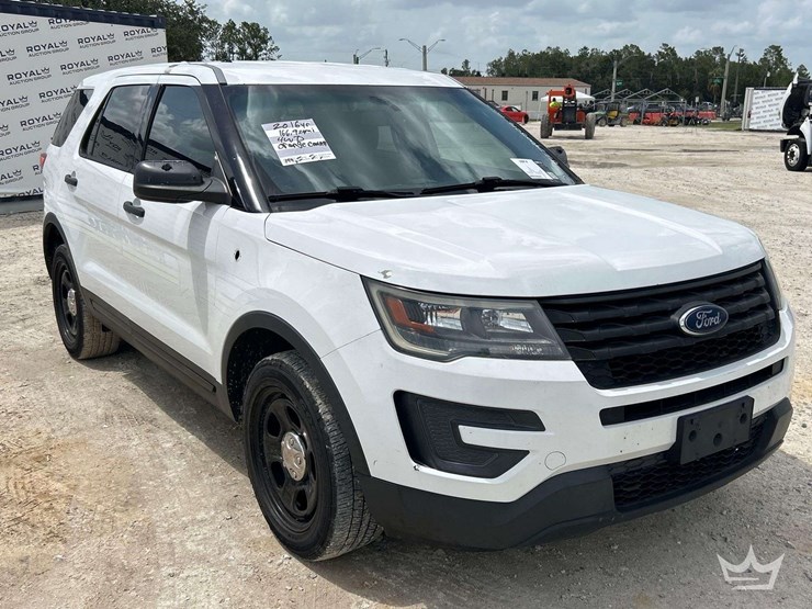 2016-ford-explorer-image-2