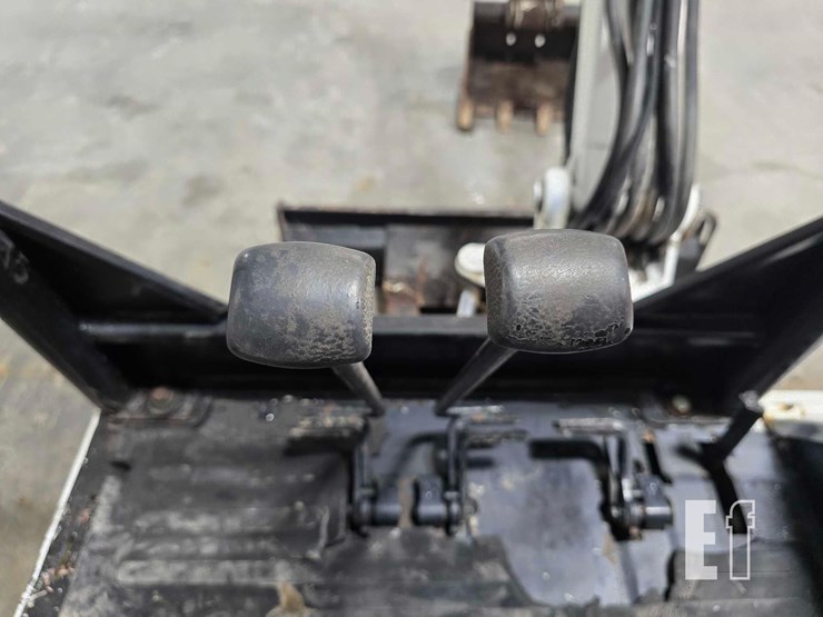 2008-bobcat-325g-image-18
