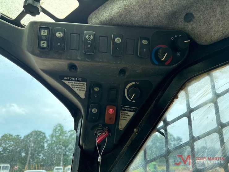 2011-deere-333d-image-19
