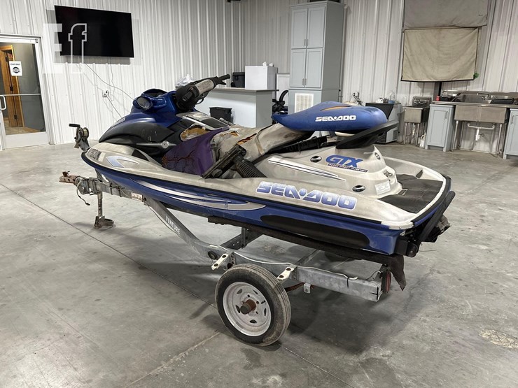 bombardier-sea-doo-gtx-watercraft-image-4