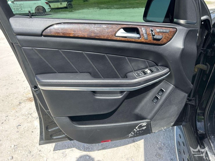 2013-mercedes-benz-gl450-image-10