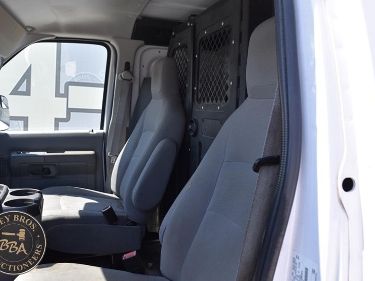 2014-ford-e250-image-16