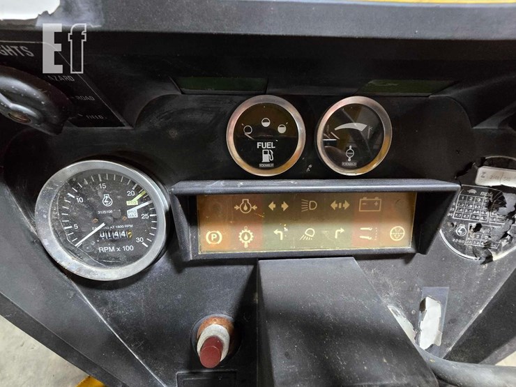 case-ih-585-image-21