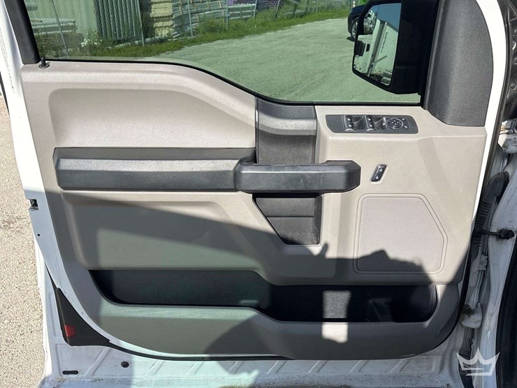 2016-ford-f150-image-12