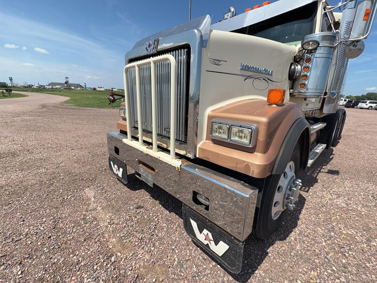 2011-western-star-4900fa-image-43