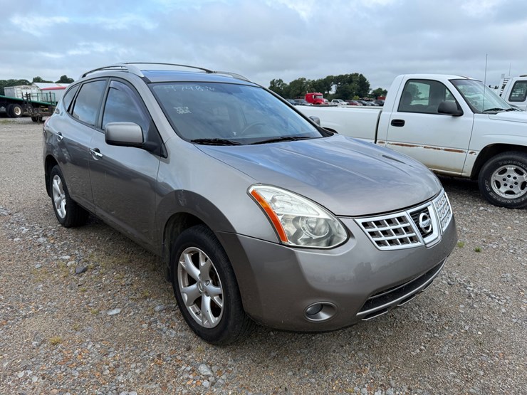 2010-nissan-rogue-image-2