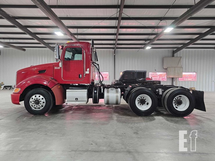 2013-peterbilt-386-image-5