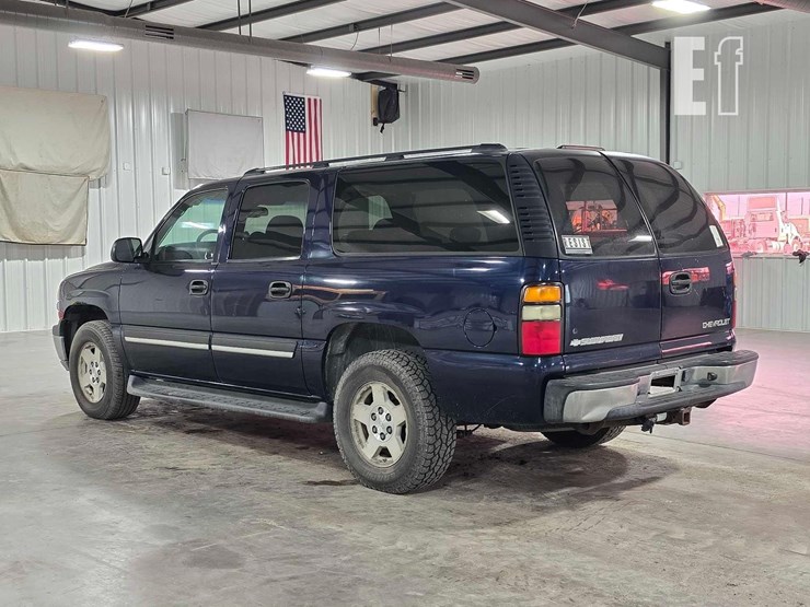 2004-chevrolet-suburban-image-4