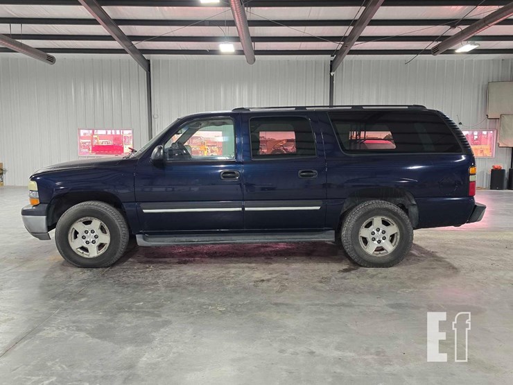 2004-chevrolet-suburban-image-5