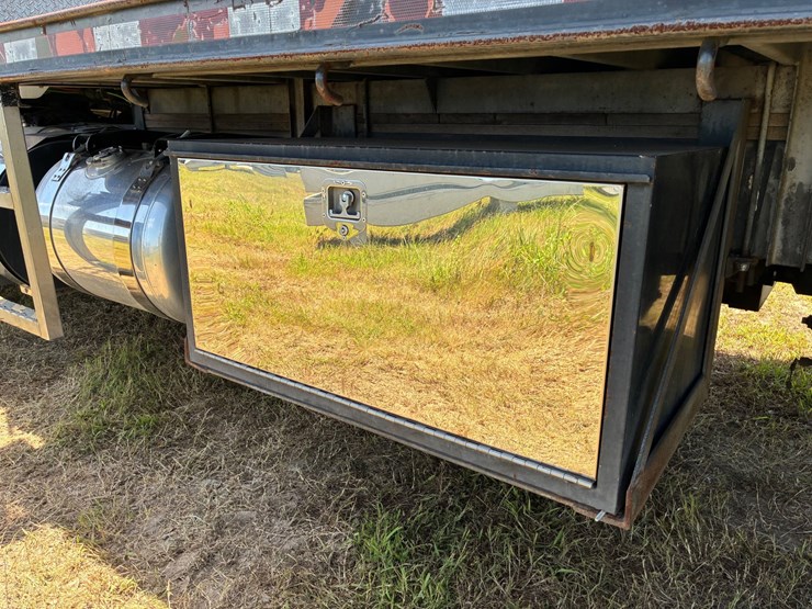 #9920-•-2015-peterbilt-image-12