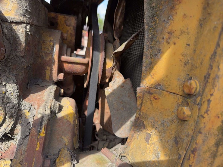 caterpillar-ten-image-23