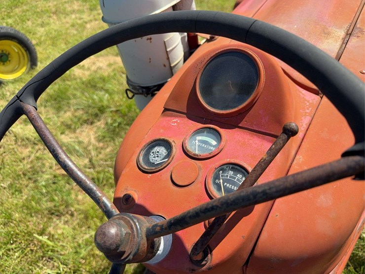 ford-820-image-11