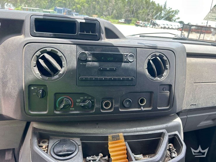2011-ford-cargo-image-18