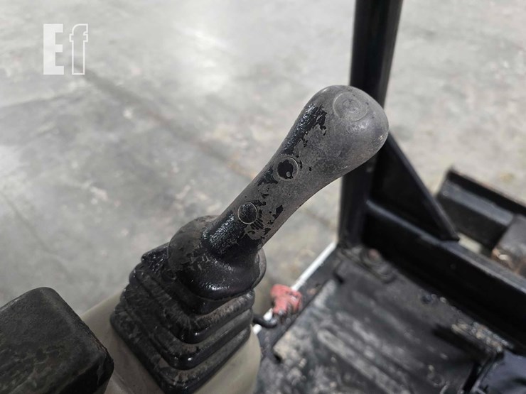 2008-bobcat-325g-image-21