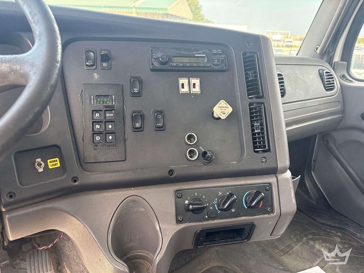 2014-freightliner-114sd-image-20