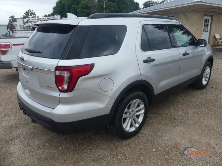 2017-ford-explorer-image-2