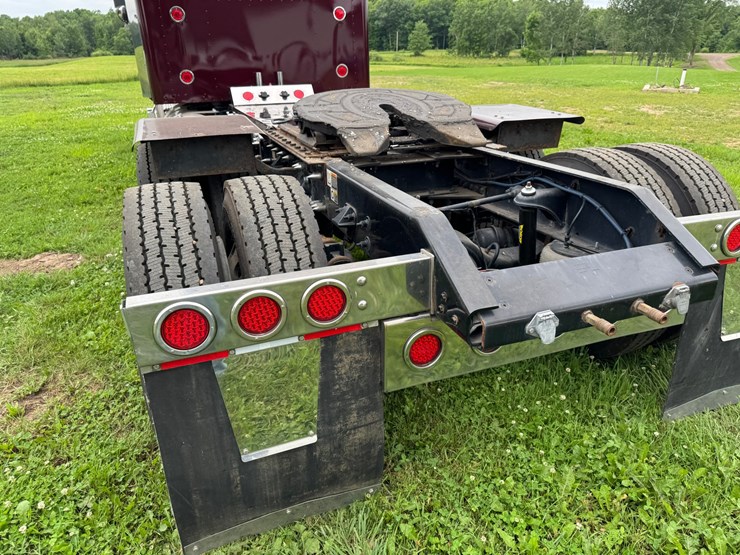 2021-kenworth-w900l-image-12