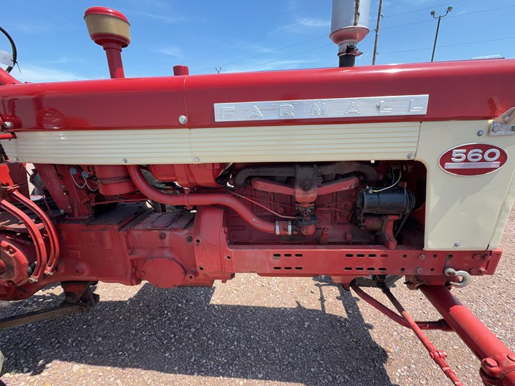 farmall-560-tractor-image-26