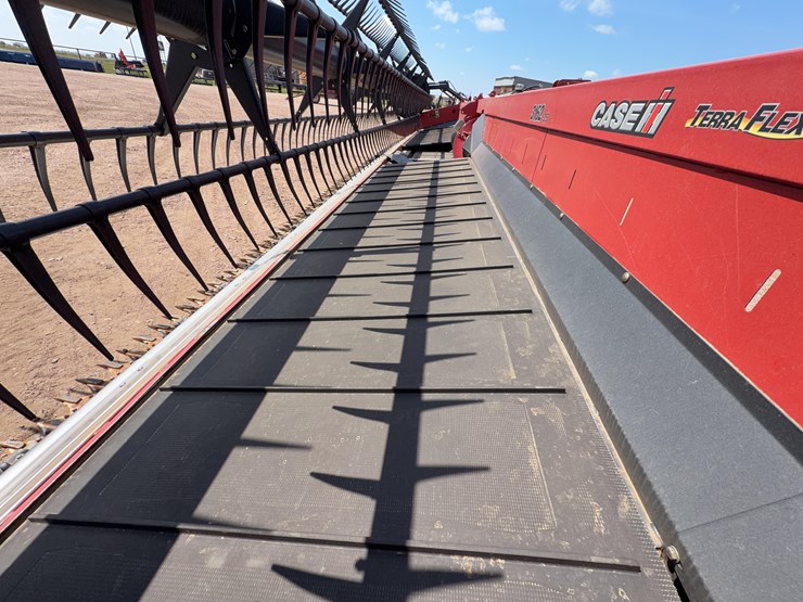 2014-case-ih-3162-image-9