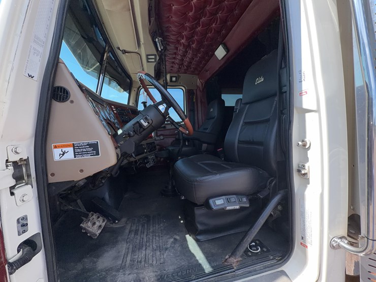 2011-western-star-4900fa-image-48