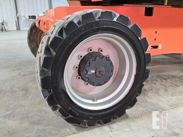 2016-jlg-800aj-image-21