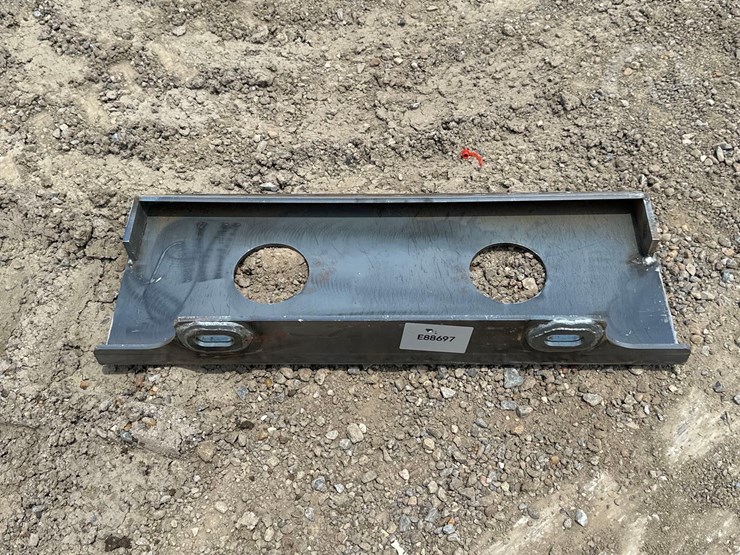 2026-future-dingo-skid-steer-mounting-plate-image-1