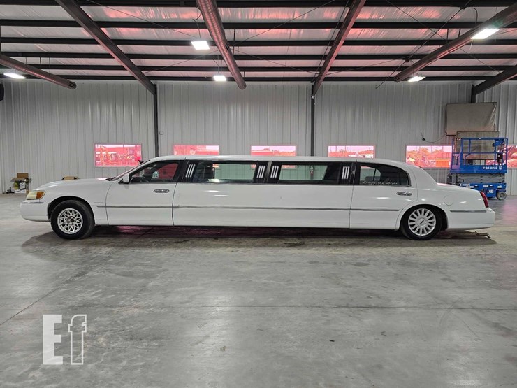 1999-lincoln-town-limousine-image-5