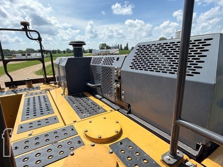 2015-deere-470g-lc-image-24