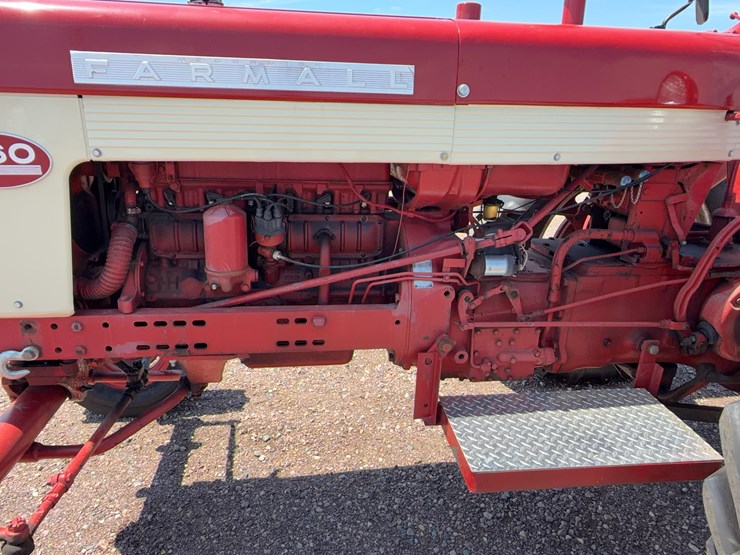farmall-560-tractor-image-20