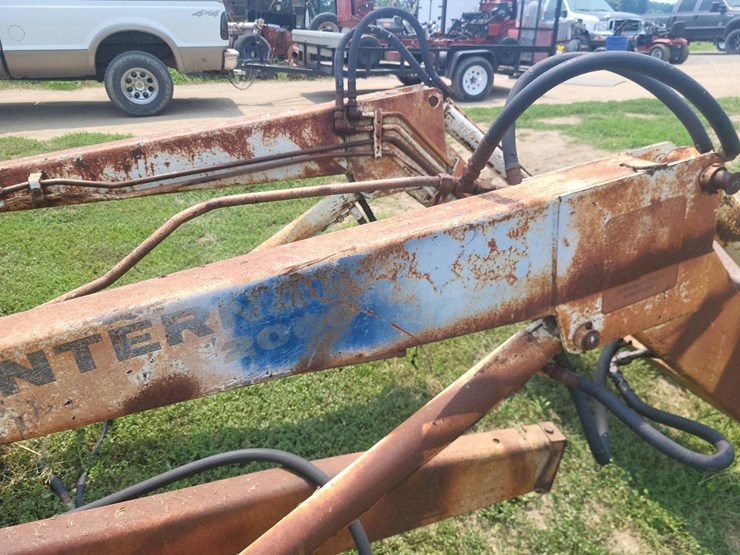 international-2000-loader-w/66"-bucket-and-mounting-brackets-image-20