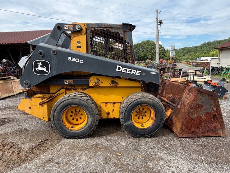 2021-deere-330g-image-11