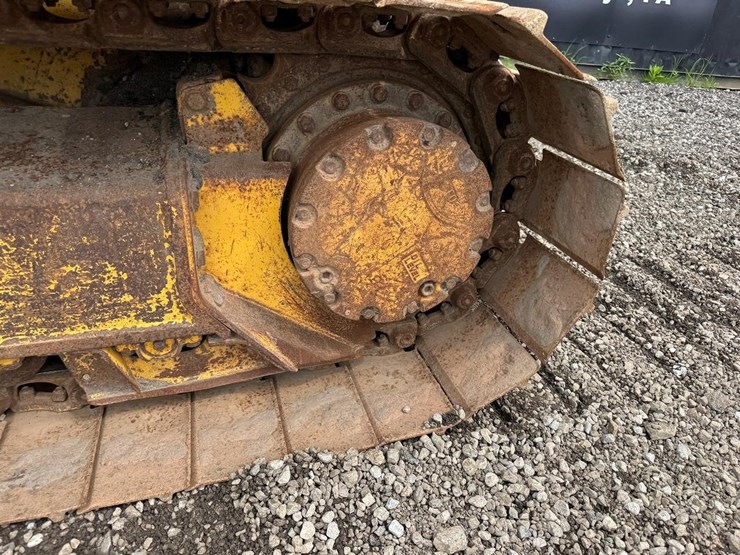 2004-komatsu-d31px-21-image-15
