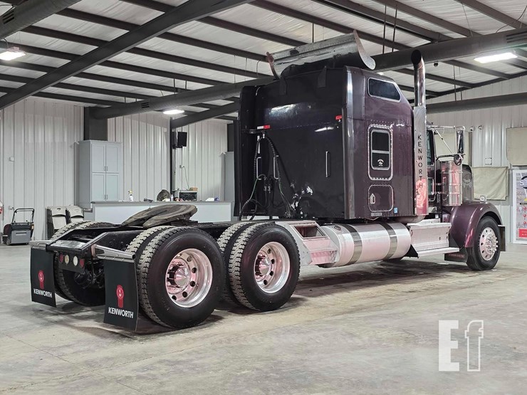 2009-kenworth-w900-image-3