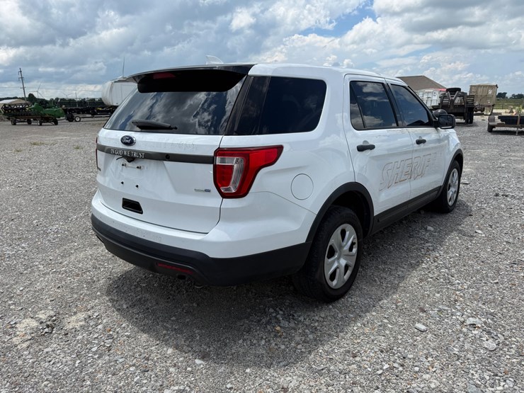 2017-ford-explorer-image-3