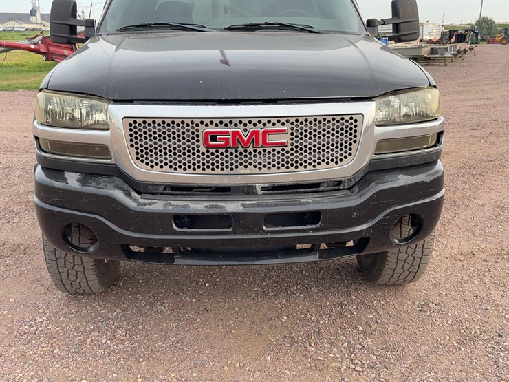 2003-gmc-sierra-2500hd-image-31