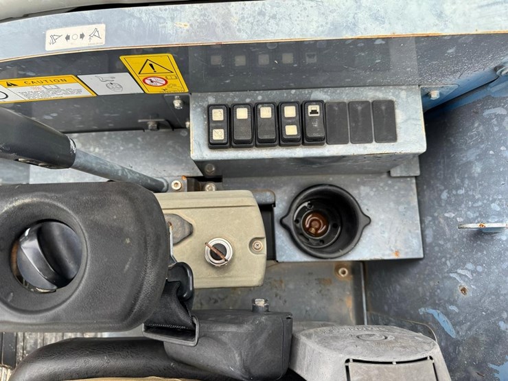 2022-takeuchi-tb240-image-29