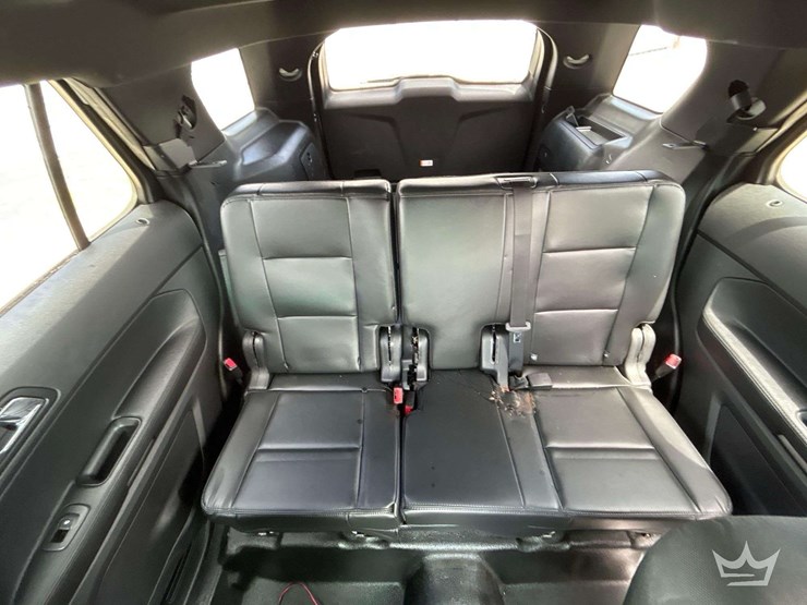 2016-ford-explorer-image-21