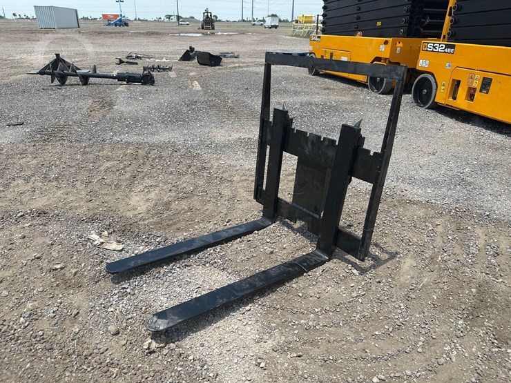 2026-future-crawler-excavator-forks-image-1