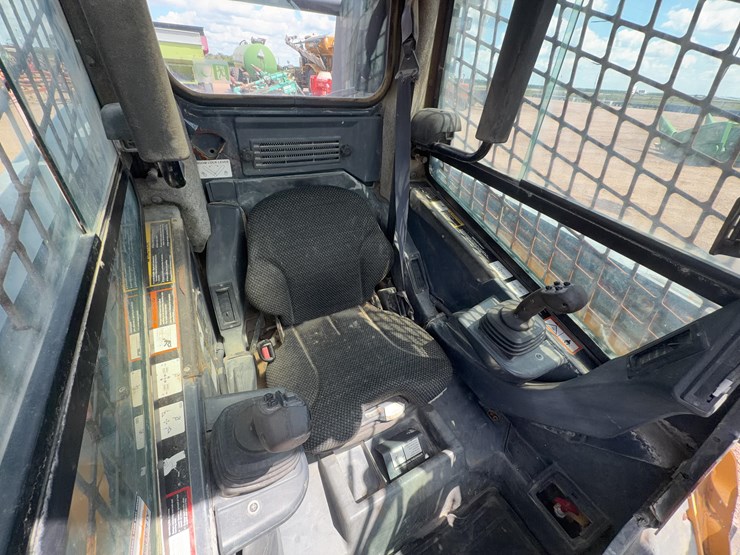 2011-john-deere-329d-image-25