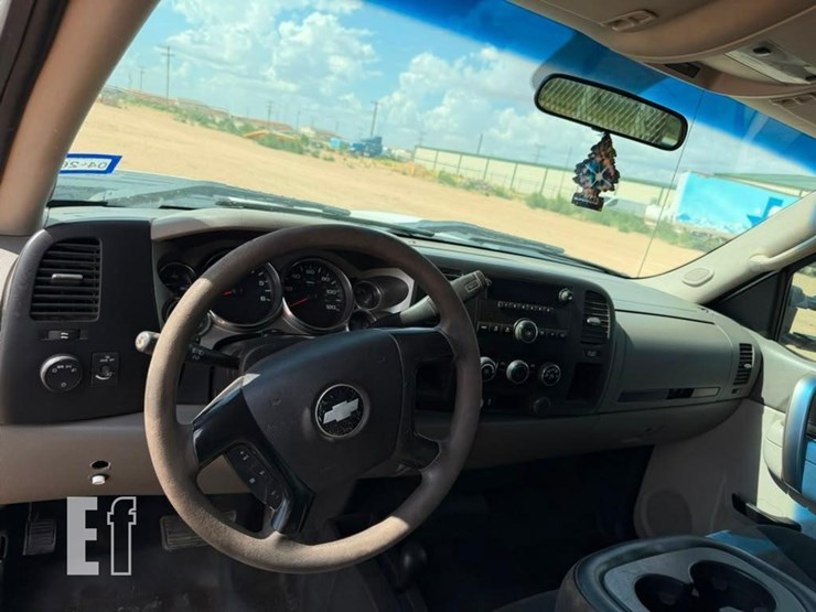 2013-chevrolet-silverado-2500hd-image-13
