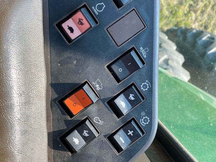 john-deere-9600-4x4-combine-image-85