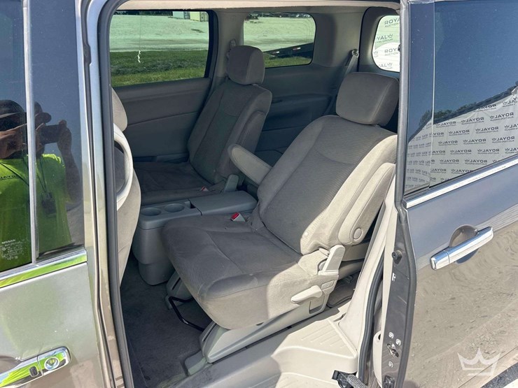 2015-nissan-quest-image-18
